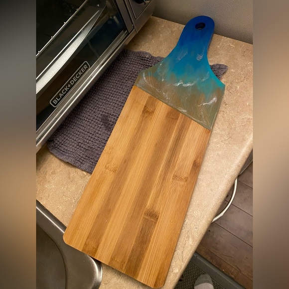 Handmade resin charcuterie board - Picture 1 of 3